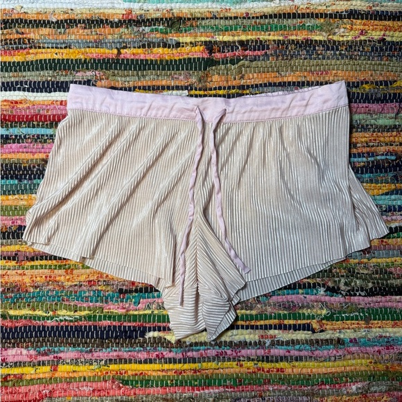victoria’s secret pink ruffle ribbed flowy shorts size small - Picture 2 of 3